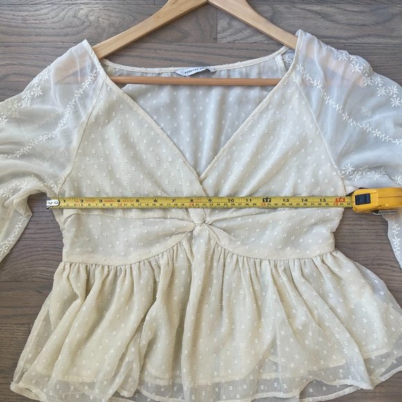 American Eagle Cream Peplum Blouse Size Medium - Picture 7 of 9